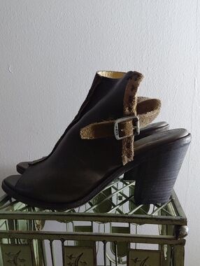Frye Dark Brown Open-Toe Leather Buckle-Heel Ankle Sandals
